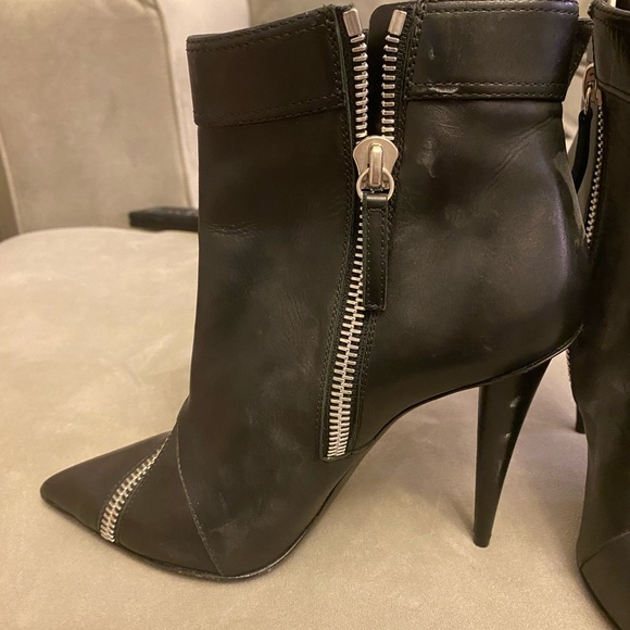 Awesome pair of Guiseppe Zanotti moto boots! No box sorry. They are pre-loved! - Picture 6 of 6